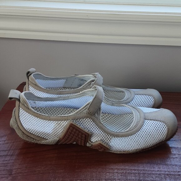 Merrell White and Tan Mesh Athletic Shoes - Picture 2 of 14